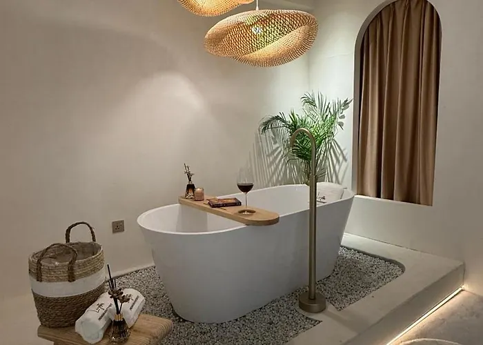 Couette-café Luxury 2bhk Escape With Hot Tub *