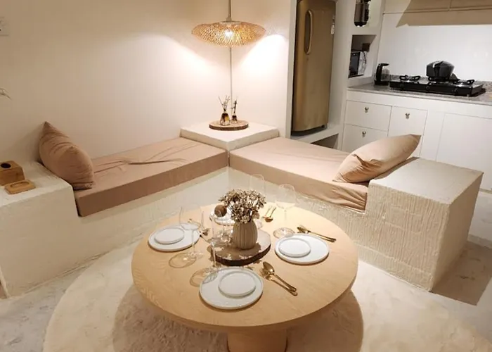 Luxury 2bhk Escape With Hot Tub
