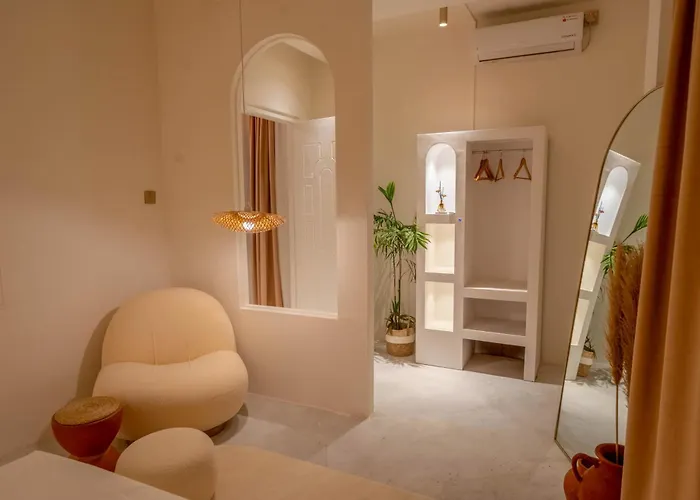Luxury 2bhk Escape With Hot Tub Couette-café *