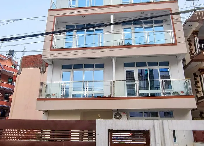 Luxury 2bhk Escape With Hot Tub Couette-café *